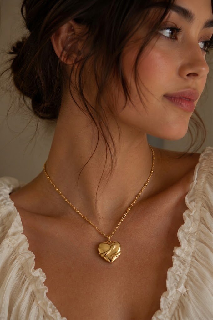 Elegant Heart Necklace - Image 6