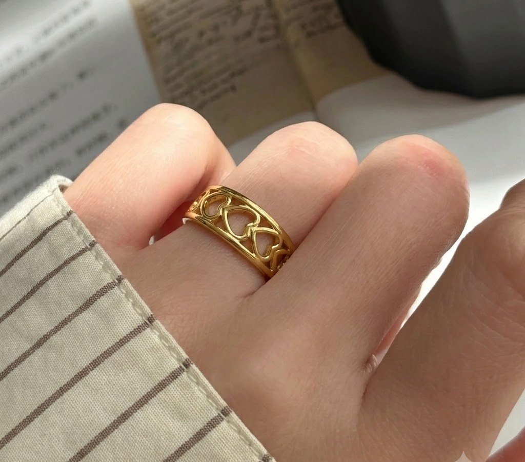Intertwined Hearts Ring - Image 3